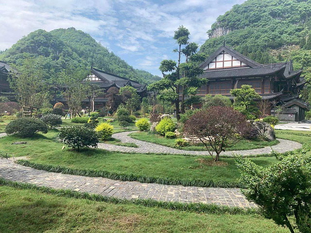 "特色住宿体验：织金饭店，位于平远古镇最里端，五星级酒店，环境幽静，硬件设施豪华（房价700元左..._平远古镇"的评论图片