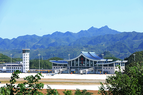 陇南机场外景图 摄影张平良1.jpg