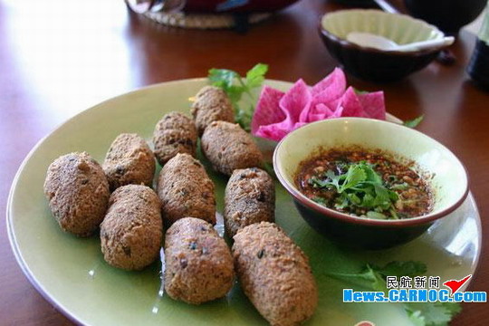 贵州当地著名小吃——雷家豆腐圆子