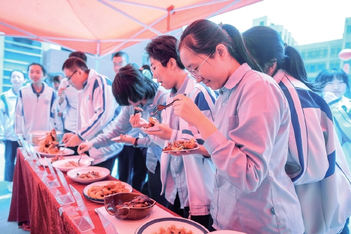 济南：舌尖上的校园让美食有“爱”的味道